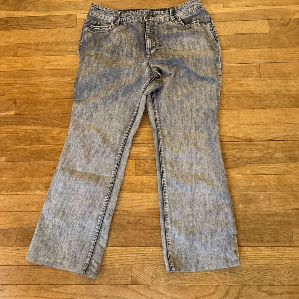 Chico's platinum gray wide leg high-rise jeans pants size 12
b25